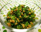 A picture of step 5 of Gooey-Gooey Chrysanthemum Leaves Mixed with Natto and Sesame Seeds.