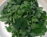 Foto langkah ke 1 dari resep Sayur Bening Kelor.