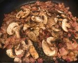 Foto del paso 4 de la receta: Pasta con hongos, bacon y trufas