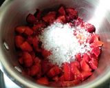 A picture of step 3 of Homemade strawberry Sauce.