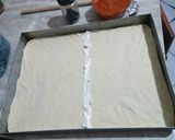 صورة لخطوة 3 من وصفة بيتزا كاري 🍕ميلونج الصلصة الحمراء والبيضاء