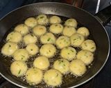 Foto langkah ke 6 dari resep Bola Kentang Cryspy.