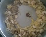 Foto del paso 8 de la receta: Espaguetis negros con gulas, champiñones y gambas