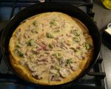 A picture of step 6 of Quiche Mushroom, Gorgonzola, Bacon.