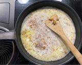 Foto del paso 3 de la receta: Bacalao y patatas con salsa de coco, setas y frutos secos