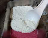 Foto langkah ke 4 dari resep Singkong gulung merah putih.