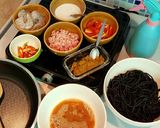 รูปขั้นตอนการทำที่ 1 ของ พาสต้าดำแกงเขียวหวานกุ้งห่อไข่