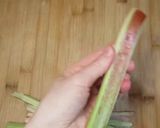 Une image de l'étape 1 de 🥧 Tarte à la rhubarbe sans crème et sans œuf, très simple.
