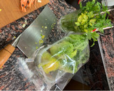 Foto del paso 1 de la receta: Ensalada de langostinos y lechuga