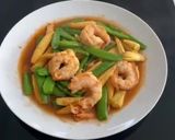 A picture of step 1 of Stir Fried Sugar Snaps & Baby Corn With White Shrimps.