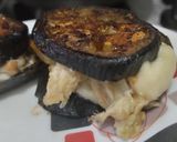 Foto del paso 7 de la receta: Bocaditos de berenjena🍆con queso🥯tomate y pollo🍅🍗🧀