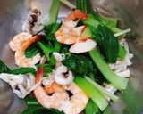Hình bước làm 2 của món Mì xào giòn sauce me