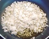 Foto del paso 3 de la receta: Calamarçets i butifarra amb mongetes (chipirones y botifarra con judías)