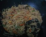 Foto langkah ke 7 dari resep Mie Goreng Ayam.