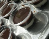 Foto langkah ke 8 dari resep Puding Oreo Cup.
