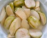 Foto langkah ke 2 dari resep Asinan Kedondong & Mangga.
