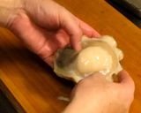 A picture of step 4 of Scallops With Butter and Soy Sauce Baked in Their Shells.