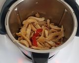 Foto del paso 4 de la receta: Salteado de setas con cebolla, pimientos rojos y jamón. Thermomix