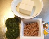 A picture of step 1 of Mekabu Seaweed and Natto on Tofu for Dieters.