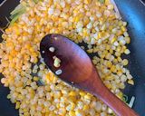 Hình bước làm 2 của món Bắp xào bơ 🌽🧈🦐