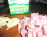 A picture of step 2 of Sublime Pasta with Garlic, Bacon and Heavy Cream.