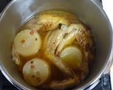 A picture of step 3 of Chinese-Style Simmered Chicken Wings and Daikon Radish with Star Anise In a Pressure Cooker.