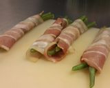 A picture of step 2 of Bacon haricots rolls.