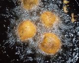 A picture of step 4 of Aloo bonday.