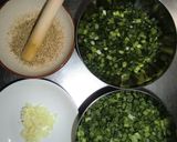 A picture of step 3 of Spicy Miso Paste with Chives and Leeks.