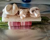 A picture of step 4 of Baked Halibut with asparagus and mushrooms.