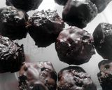 A picture of step 12 of Chocolate Oreo Truffle Balls.