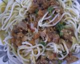 A picture of step 4 of Chicken khaoosay.