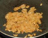 A picture of step 7 of Beef Steak with Onion Sauce.