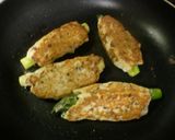 A picture of step 7 of Tsukune-style Chicken Patties with Asparagus.