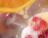 Une image de l'étape 3 de Milkshake groseilles fraises orange.