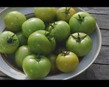صورة لخطوة 1 من وصفة سرفيس بندورة خضراء بزيت الزيتون 🍅🥕🌶 اكيد غير شكل ام زيد فليفل