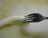 A picture of step 3 of Easily Chop Green Onions Using a Fork.