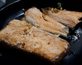 Foto del paso 1 de la receta: Salmón plancha con salsa de almendras saludable