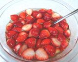 A picture of step 5 of Strawberry Gelée with White Wine (Strawberry Jello).