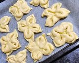 صورة لخطوة 5 من وصفة معجنات الجبنة والسمسم المقرمشة اللذيذة 😋😋