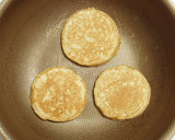 A picture of step 4 of Simple Pancakes.