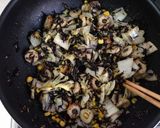 A picture of step 6 of For Bentos: Stir-fried Hijiki Seaweed, Tuna and Chinese Cabbage with Oyster Sauce and Mayonnaise.
