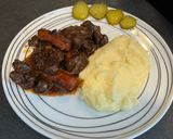 Burgundi marharagu tört burgonyával Dutch Ovenben (holland sütőben), omlós és szaftos recept fázis 7 fotója