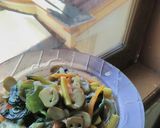 Foto langkah ke 5 dari resep 6. Oseng Putren, jamur kancing, sawi dan wortel.