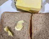 Gambar langkah 2 resipi Sandwich telur.