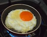 Foto langkah ke 2 dari resep Oseng Telur Ceplok Saus Tiram.