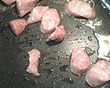 A picture of step 1 of Spicy eggs, with sausage.
