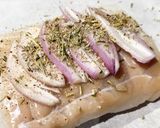 Hình bước làm 2 của món Papillote De Cabillaud - Cá Tuyết Gói Giấy Đút Lò Với Lá Thơm Provence & Dầu Olive