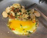 Foto langkah ke 2 dari resep Nasi Goreng Sosis Daun Jeruk.