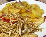 Foto del paso 4 de la receta: Abadejo marinado con gulas picantes y patatas con bacon